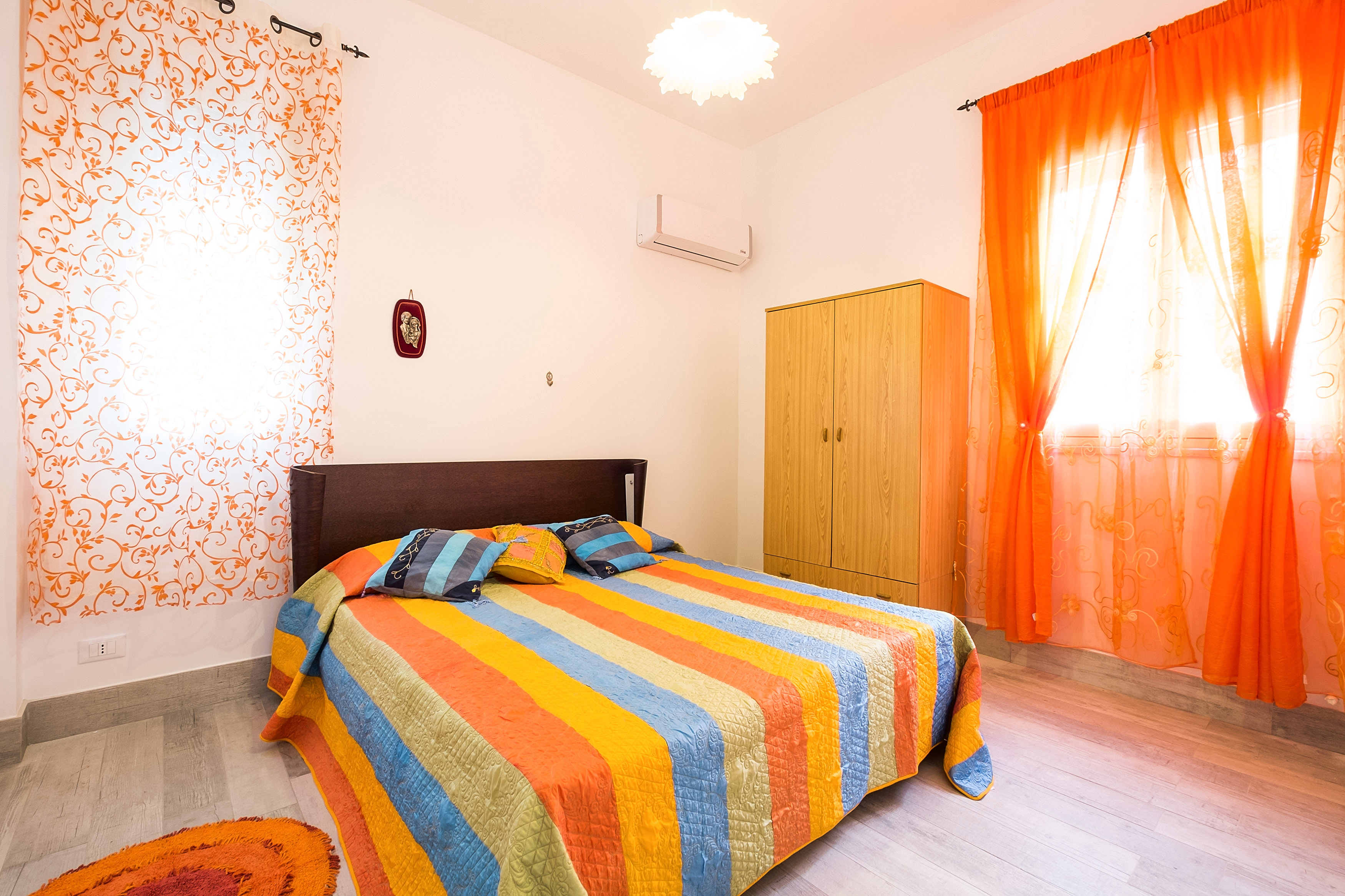 vb-Orange-Master-bedroom
