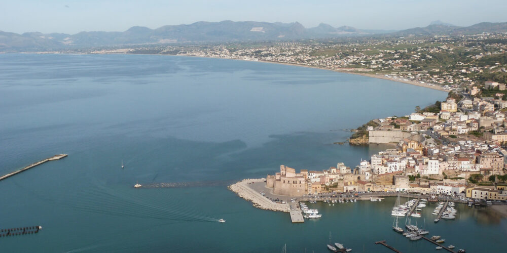 https://gotosicily.com/wp-content/uploads/2015/05/castellammaredelgolfo.jpg